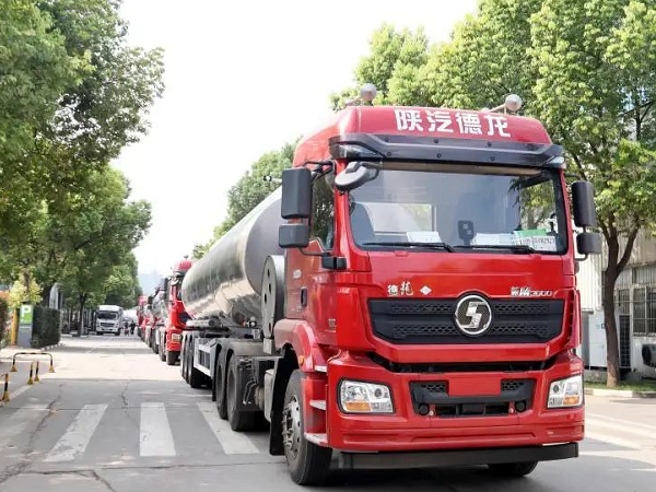 疫情之下，海外客戶(hù)線上訂車(chē)，20臺(tái)凌宇罐車(chē)批量交付！